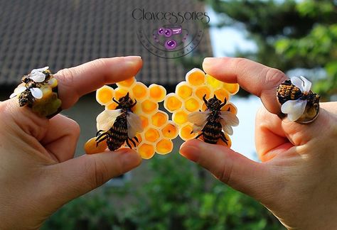 Clay Insects, Insect Jewelry, Clay Art Projects, Origami Paper, Polymer Clay Crafts, Iphone Apps, Handmade Accessories, Clay Art, Clay Crafts