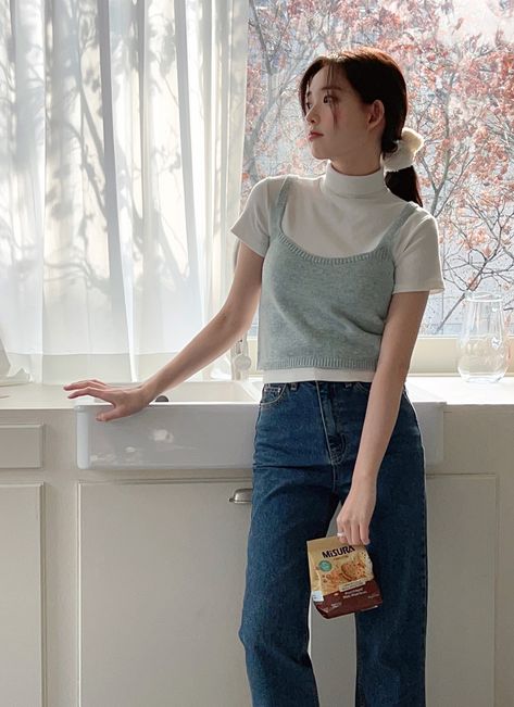 Korean College Outfits, Gile Len, Korean College, Korean Fits, Korea Girl, Money Outfit, Tshirt Women, Asia Girl, Knitting Inspiration