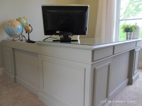 Painted desk using Annie Sloan Chalk Paint in French Linen. Wood Desk Makeover, Painted Office Furniture, Office Desk Makeover, White Executive Desk, Executive Desk Office, Desk Makeover Diy, Dark Brown Walls, Woodworking Jig Plans, Cheap Office Furniture