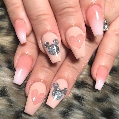 Disneyland Nails, Disney Nail Designs, Mickey Mouse Nails, Disney Acrylic Nails, Mickey Nails, Kutek Disney, Nail Art Disney, Disney Ideas, Matte Nails Design