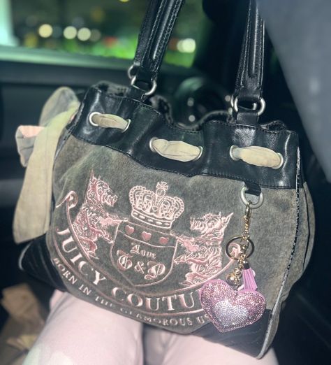 Juicy Daydreamer, Juicy Couture Purse, Girly Bags, Couture Handbags, 2000s Fashion Outfits, Juicy Couture Bags, Pretty Bags, Cute Purses, 2000s Fashion