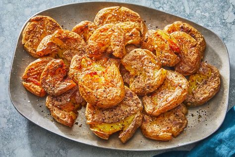 Super Crispy Smashed Potatoes Apple Pork Tenderloin, Smashed Potatoes Recipe, Potato Appetizers, Crispy Smashed Potatoes, Dried Potatoes, Easy Potato Recipes, Potato Sides, Smashed Potatoes, Potato Side Dishes