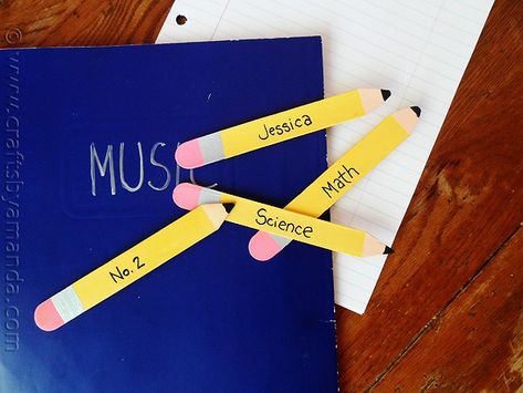 Bookmarks Craft, Back To School Crafts For Kids, School Highschool, Pencil Crafts, Penanda Buku, Diy Pencil, Bookmark Craft, Back To School Crafts, School Craft