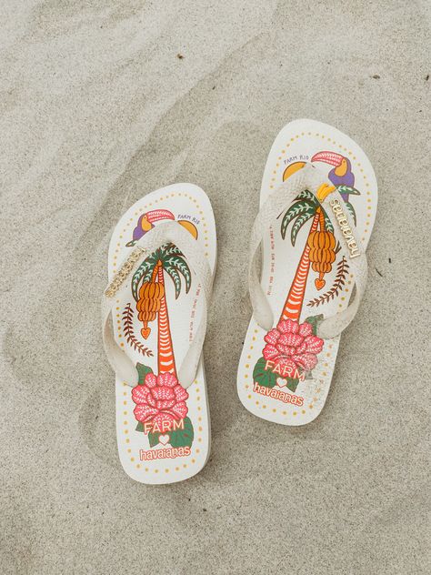 Chinelos Aesthetic, Farm Rio Aesthetic, Farm Aesthetic Outfit, Looks Farm Rio, Havaianas Aesthetic, Aesthetic Sandals, Havaianas Farm, Farm Aesthetic, Shoe Inspiration