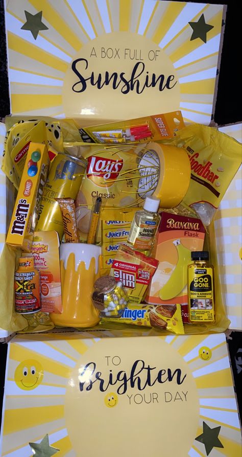 Yellow Box Gift Ideas, Yellow Box Gift, Birthday Basket Color Themed, Yellow Birthday Basket Ideas, Yellow Gift Basket Ideas Boyfriend, Gifts By Color, Box Of Sunshine Gift For Guys, Yellow Gift Basket Ideas Birthday, Yellow Birthday Gift Ideas