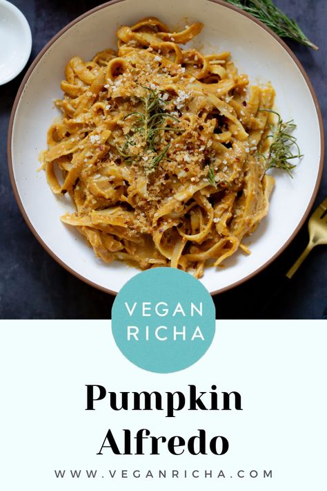 Creamy pumpkin alfredo with a crunchy, rosemary breadcrumb topping is a cozy, fall dinner. The pasta and sauce all come together in a single pot! Pumpkin Alfredo Sauce, Cozy Fall Dinner, Vegan Entree Recipes, Pumpkin Alfredo, Pasta And Sauce, Breadcrumb Topping, Coconut Bacon, Vegan Richa, Vegan Entree