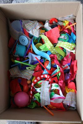 Fabric Sensory Bin Idea - Couldn't pin her list of sensory bin ideas post b/c she didn't use any pictures, but she wrote it August 16, 2012. Baby Zintuiglijk, Rainbow 1st Birthday, Birthday Tree, Treasure Basket, Heuristic Play, Imagination Tree, Baby Sensory Play, Baby Play Activities, 1st Birthday Cards