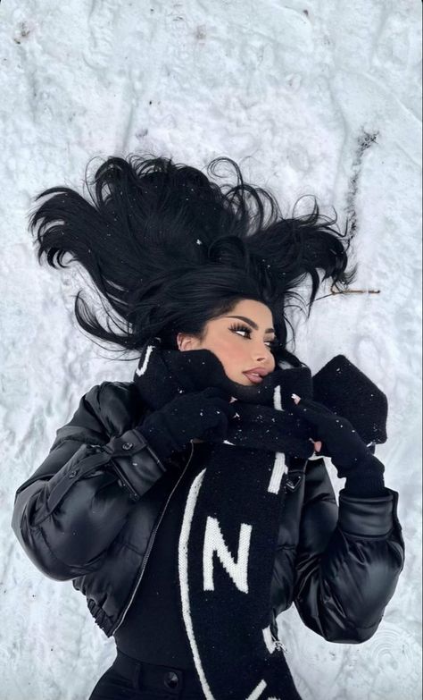 Baddie Christmas Photoshoot, Baddie Christmas Outfits, Ski Trip Outfit, Winter Outfits Snow, Snow Photoshoot, Cabin Trip, Snow Pictures, Snow Trip, Winter Inspo