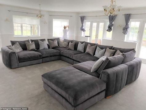 Large Sectional, Modern Sofa Living Room, Aesthetic Living Room, Living Room Sofa Set, Living Room Sofa Design, Sofa Set Designs, Beautiful Sofas, Ideas Living Room, Wallpaper Living Room