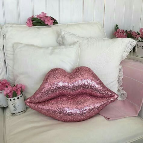 Pink Room Aesthetic Decor, All Pink Room, Lip Pillow, Pillow Lips, Makeup Decoration, Lips Pillow, Gold Pillow, Pillow Pink, Shaped Pillow