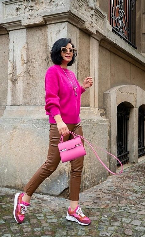 Brown leather pants with pink sweater and sneakers Pink With Brown Outfit, Pink And Brown Fall Outfits, Pink Outfit Combinations, Fuschia Sweater Outfit, Brown Knitted Sweater Outfit, Pink Jeans Outfit Winter, Hot Pink Sweater Outfit Winter, Pink Sweater And Jeans Outfit, Pink Sneaker Outfits Women