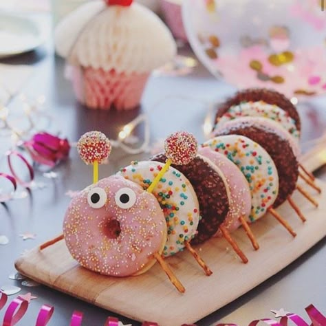 Personalised Cushion & Decor on Instagram: “Birthday cake/ not an actual cake idea sorted!!👌🏻❤️ How fun and cute is this?! 📷@finabarnsaker” Donut Birthday Cake, Caterpillar Cake, Donuts Donuts, 3rd Birthday Cakes, Doughnut Cake, Dessert Party, Creative Cake Decorating, Kids Party Food, Cake Donuts