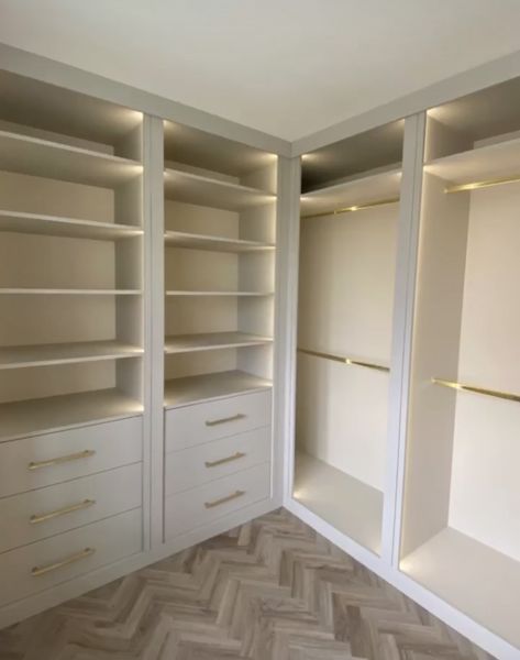 Shelves For Wardrobe, Built In Wardrobe Shelves, Wardrobe Design Built In, Walk In Closet With Built Ins, Built In Closet Shelving, Built In Wardrobe With Shelves, Closet With Built In Shelves, Built In Dressing Room, Shelves In Bedroom Closet