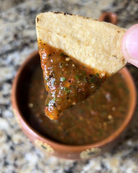 Fire Roasted Salsa, Roasted Salsa, Mexican Salsa Recipes, Tortilla Chip, Salsa Guacamole, Salsa Sauce, Mexican Salsa, Latin Food, Fire Roasted