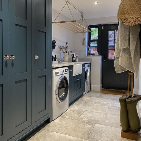 HANNAH | Interior Designer on Instagram: “Happy Tuesday everyone 💫 I decided to snap the utility room this morning whilst it was clean and tidy because it doesn’t happen very often!…” Utility Room And Toilet Ideas, Navy Utility Room, Galley Utility Room Ideas, Utility Boot Room Ideas, Utility Rooms Ideas, Utility And Boot Room Ideas, Utility Room With Toilet, Utility Room Layout, Boot Room Ideas