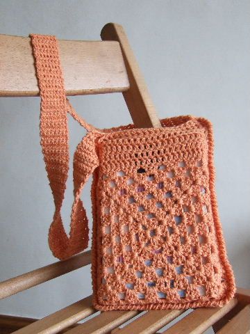 Crochet Book Bag Crochet Book Bag, Crochet Book, Free Crochet Bag, Crochet Shell Stitch, All Free Crochet, Crochet Books, Purse Patterns, Crochet Bag Pattern, Crochet Bags