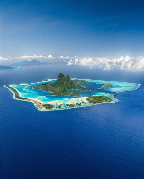 Rock Chasing Bora Bora Island, Need A Vacation, Alam Yang Indah, Bora Bora, Vacation Places, Tropical Islands, Beautiful Places To Travel, Magical Places, Beautiful Places To Visit