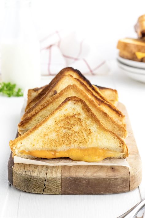 Grilled Cheese In Toaster, Grilled Cheese Hot Dog, Basic Grilled Cheese, Fancy Cheese, Perfect Grilled Cheese, Making Grilled Cheese, Grill Cheese Sandwich Recipes, Classic Grilled Cheese, Best Grilled Cheese