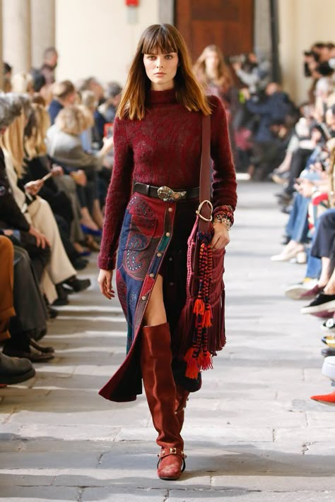 Etro Fall 2024, Etro Fall 2023, Casual Boho Outfits Winter, Ethereal Winter Outfit, Comfortable Outfits Summer, Boho Winter Outfits Bohemian, Boho Chic Winter Outfits, Winter Boho Outfits Cold, Bohemian Winter Style