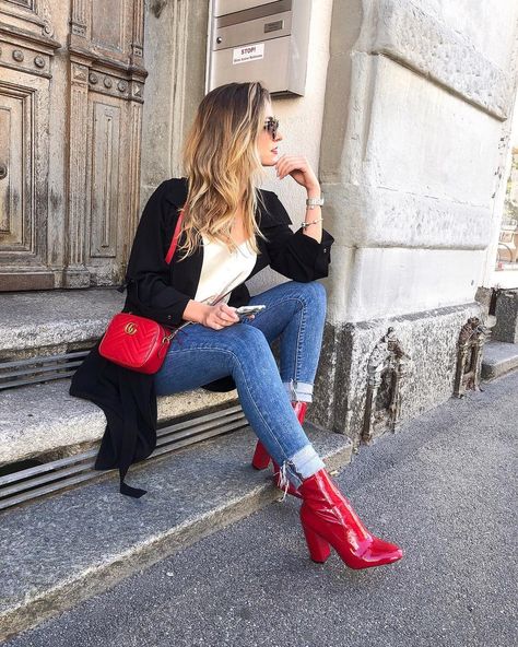 Red Ankle Boots Outfit, Red Booties Outfit, Booties Outfit Winter, Casual Bar Outfits, Red Boots Outfit, Urban Style Clothing, Red Shoes Outfit, Casual Oufits, Outfit Botas