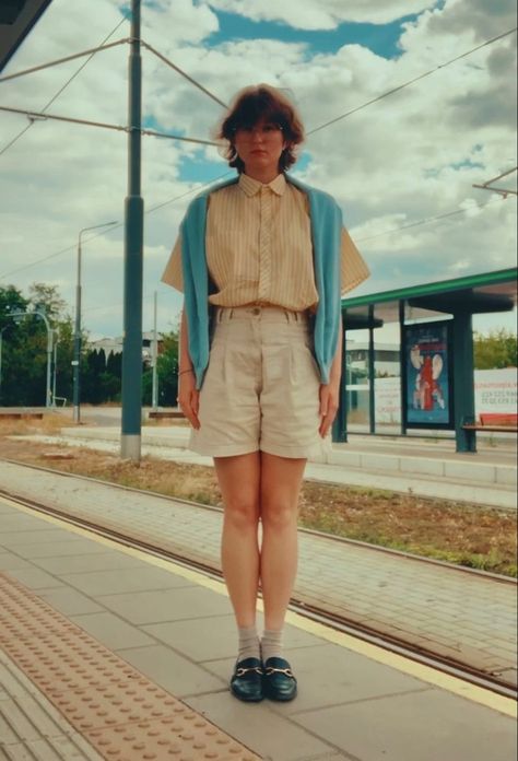 Wes Anderson Inspired Outfits Men, Wes Anderson Clothing Style, Wes Anderson Mens Fashion, Wes Anderson Clothes, Wes Anderson Photoshoot Ideas, Wes Anderson Dress, Wes Anderson Outfits Women, Wes Anderson Inspired Outfits, Wes Anderson Style Photography