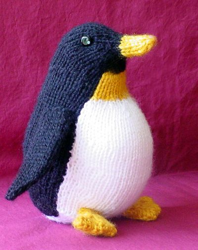 Amigurumi Penguin - FREE Knitting Pattern / Tutorial Penguin Pattern, Animal Knitting Patterns, Knitting Patterns Toys, Knitted Animals, Knitting Magazine, Knitted Wit, Knitted Dolls, Knitting For Kids, Free Knitting Pattern