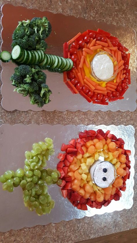 Mariokart Theme Party, Flower Princess Birthday Party, Mario Bros Fruit Tray, Flower Power Veggie Tray, Flower Themed Party Food Ideas, 50th Birthday Fruit Tray, Mario Party Veggie Tray, Fire Flower Veggie Tray, Mario Birthday Party Fruit Tray