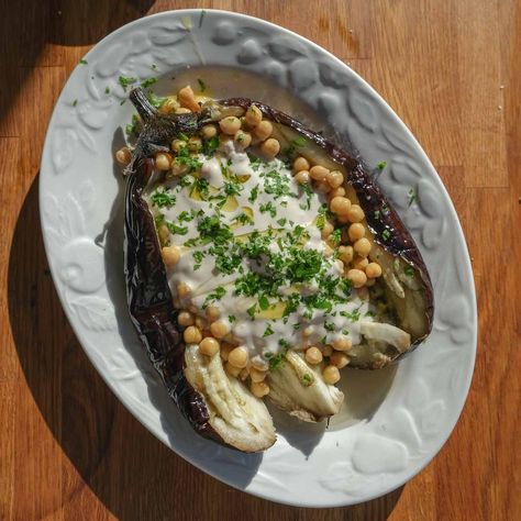 Roast Eggplant with Tahini Sauce - im a foodie Eggplant With Tahini Sauce, Red Curry Tofu, Honey Soy Chicken Wings, Cheesy Sausage Pasta, Best Chicken Soup Recipe, Vegan Entree Recipes, Mushroom Sauce Steak, Tahini Sauce Recipe, Easy Chilli