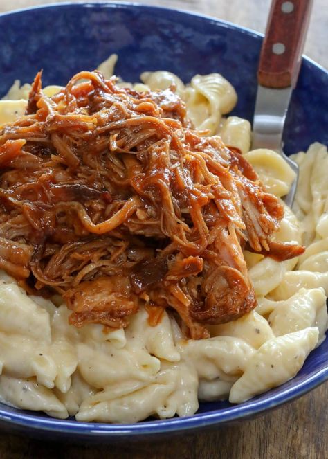 Creamy mac and cheese topped with bbq pulled pork? Yes, please! Pork Mac And Cheese, Creamy Mac And Cheese, Barbecue Pork, Bbq Sauce Homemade, Pulled Pork Sandwich, Pork Tenderloin Recipes, Bbq Pulled Pork, Kielbasa, Boneless Pork