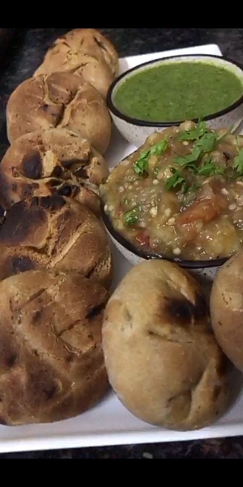 Litti Chokha Aesthetic, Jharkhand Aesthetic, Bihari Thali, Litti Chokha Recipe, Chokha Recipe, Litti Chokha, Variety Food, Spicy Snacks Recipes, Easy Love Drawings