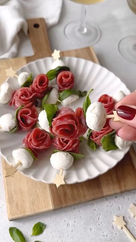 Salami Rose, Skewer Appetizers, Basil Leaf, Amazing Food Decoration, Party Food Buffet, Catering Ideas Food, A Charcuterie Board, Charcuterie Inspiration, Party Food Platters