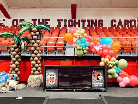 Jungle Pep Rally, Hawaiian Pep Rally, Pep Rally Decorations, Hawaiian Homecoming, Pep Rally Themes, Homecoming Hallways, Itinerary Invitation, Hawaii Theme, Balloons Decoration