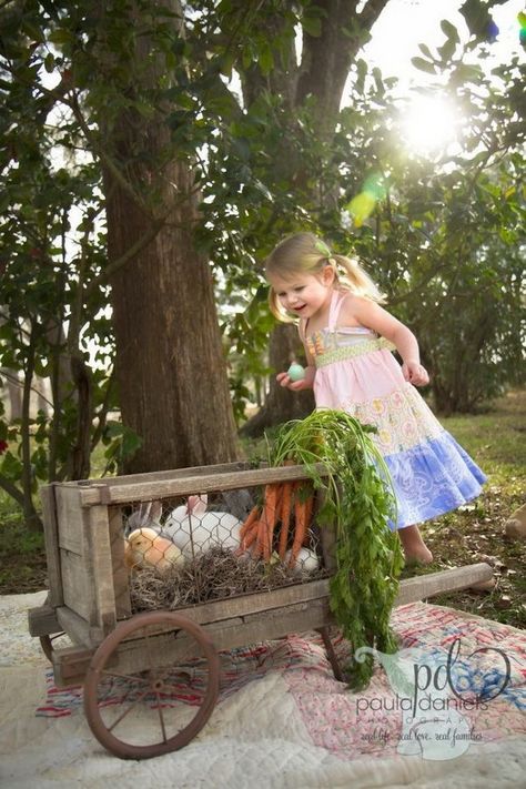 Easter Photo Ideas, Spring Picture Ideas, Easter Mini Sessions, Spring Pics, Easter Minis, Easter Baby Photos, Easter Portraits, Easter Pics, Spring Minis