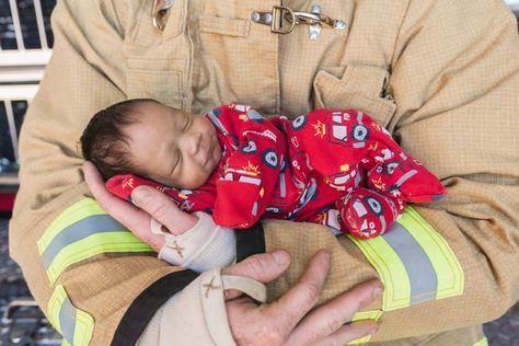 Baby Left At Firehouse With Note From Mom Adopted By Family Family Photos With Newborn, Photos With Newborn, Toddler Christmas Pictures, Newborn Adoption, Foster Baby, Newborn Birth, Birth Mother, Fostering Children, Foster Parenting