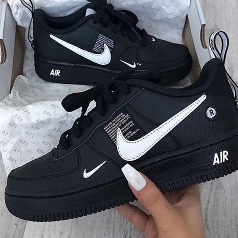 La imagen puede contener: calzado Nike Blazer Outfit, Zapatillas Nike Air Force, Nike Air Jordan Shoes, Sneaker Outfits, Nike Shoes Air Force, New Nike Air Force, Nike Airforce 1, Shoes Sneakers Jordans, Smink Inspiration