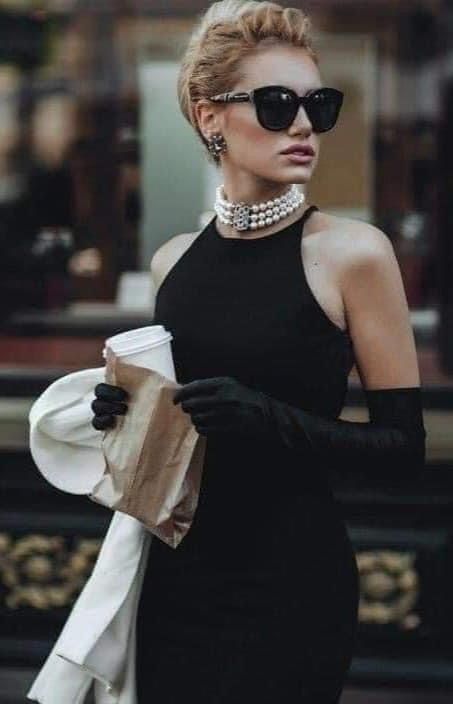 Black Dress And Pearls, Paris Chic, Woman In Black, High Society, City Girl, Audrey Hepburn, Look Chic, Elegant Fashion, Passion For Fashion