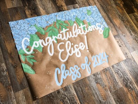 Graduation Flower Banners🫶🏼💐💙 Kraft Paper Banner, Banner Painting, Grad Party Banner, Painted Banners, Senior 25, Painted Banner, Senior Banner, Cute Banner, Graduation Party Banners