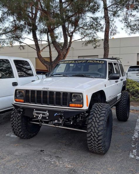 Modificaciones Jeep Xj, Jeeps Wrangler, Nissan Terrano, Old Jeep, Offroad Jeep, Jeep Xj, Jeep Cherokee Xj, Jeep Wagoneer, Car Goals