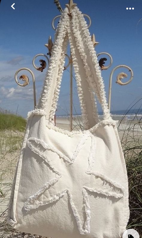 Gym Necessities, Diy Bags Jeans, Canvas Bag Design, Boho Bags, Jeans Bag, Beach Bags, Linen Bag, Sea Beach, Beach Accessories