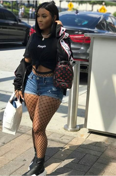 Stockings Outfit Plus Size, Shorts With Stockings Outfits, Shorts Outfits Aesthetic, Fishnet Stockings Outfit, Fish Net Tights Outfit, Fishnet Outfit, Stockings Outfit, Shorts Outfits, Fishnet Tights