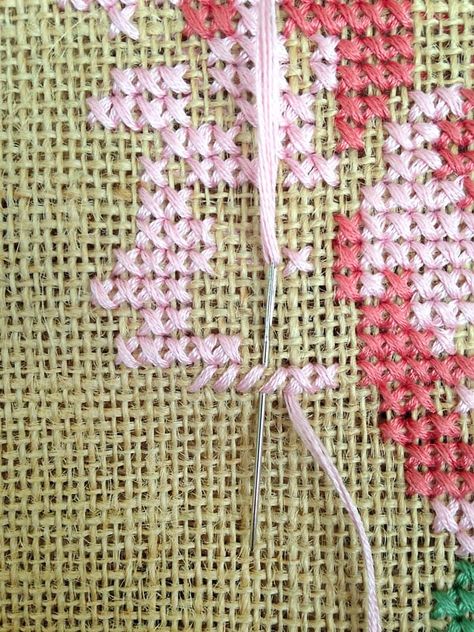 Cross Stitch Rose Burlap Bag - Cutesy Crafts Jute Tas, Rose Cross Stitch, Burlap Cross, Pretty Cross Stitch, Rose Cross Stitch Pattern, Unique Cross Stitch, Polka Dot Chair, Embroidery Tips, Burlap Crafts