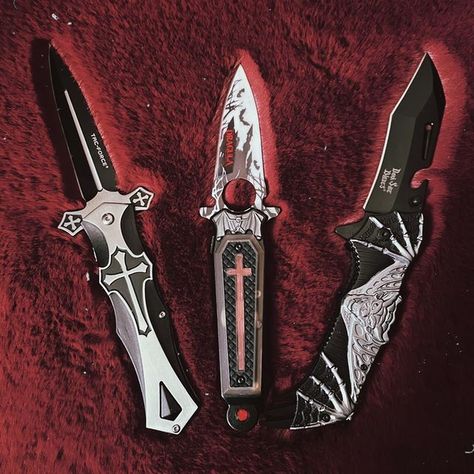 🔮 𝖒𝖎𝖘𝖘 𝖊𝖒 🔮 on Instagram: “i come with knives 🔪⚔️🗡 @bladesforbabes” Devilcore Aesthetic, Knife Aesthetic, Tactical Style, Pretty Knives, Catty Noir, Knife Collection, Cool Knives, Mall Goth, Buffy The Vampire Slayer