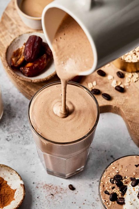 Tahini Date Coffee Smoothie - Kalejunkie Tahini Date, Date Coffee, Coffee Smoothie, Think Food, Smoothie Shakes, Smoothie Drinks, Frappe, Perfect Food, Coffee Recipes