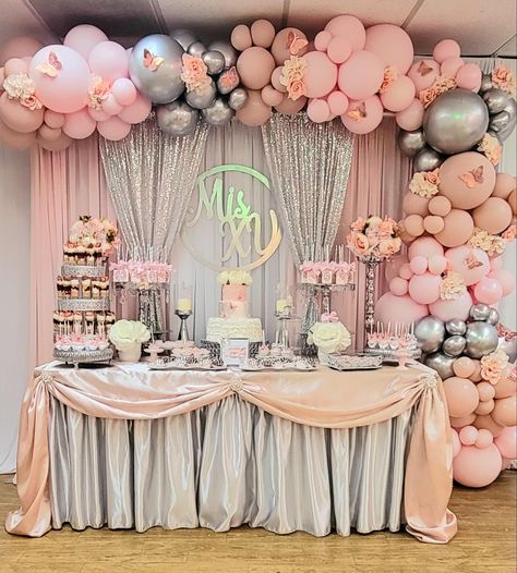 Desert Table For Quinceañera, Table Set Up Quinceanera, Blush And Silver Quinceanera Decorations, Quincenera Cake Table Ideas, Quinceanera Main Table Ideas With Balloons, Cake Table Decorations Quinceanera, Desert Table Ideas Quince, Quinceanera Entrance Table, Quinceanera Table Decorations Pink