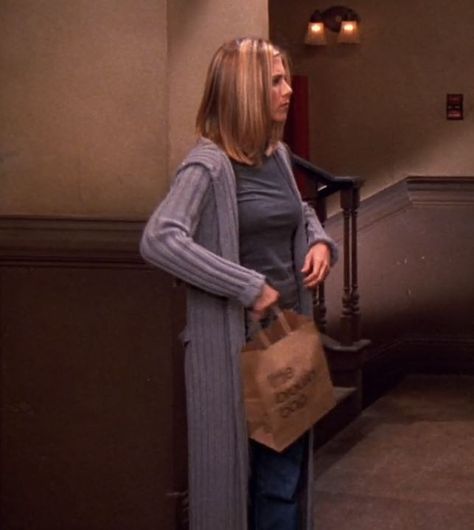 Rachel Green Sweater Outfits, Rachel Green Cardigan Outfit, Rachel Green Cardigan, Rachel Green Sweater, Rachel Outfits, Wardrobe Reset, Green Cardigan Outfit, Outfits With Grey Cardigan, Jennifer Aniston Hair Color