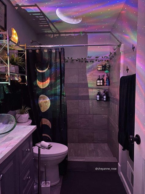 Cheyanne bathroom Spiritual Apartment Ideas, Oregon Apartment, Goth Home Aesthetic, Baddie Bathroom Ideas, Bathroom Decor Aesthetic, Goth Bathroom, Baddie Apartment Ideas, Bathroom Ideas Black, Girly Apartments