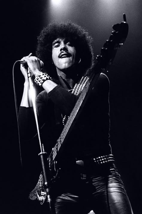 Phil Lynott, Irish Rock, Top Man, Bass Guitarist, Heavy Rock, Bass Players, 70s Music, We Will Rock You, Rock N’roll