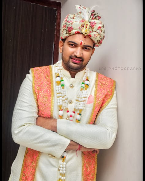 Dulha Closeup, Dulha Single Pose, Wedding Groom Poses, Dulha Pose, Mehendi Photography Bridal, Wedding Closeup, Maa Gayatri, Groom Photo Poses, Groom Shoot