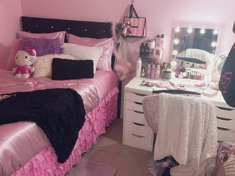 2016 Room Decor, Y2k Shelf Decor, Black And Pink Bed, Y2k Bloxburg House, 2014 Tumblr Room, Y2k Pink Room, 2013 Bedroom, Bedroom 2000s, Bratz Bedroom