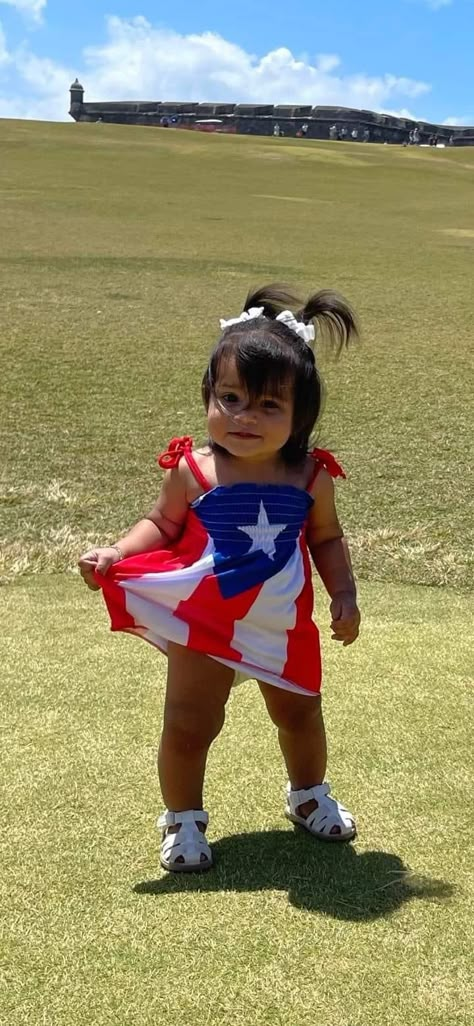 Puerto Rican Parade Outfit, 90s Puerto Rican Aesthetic, Puerto Rican Girl Aesthetic, Puerto Rican Hairstyles, Puerto Rican Aesthetic, Puerto Rican Spanish, Puerto Rican Parade, Puerto Rican People, Soy Boricua